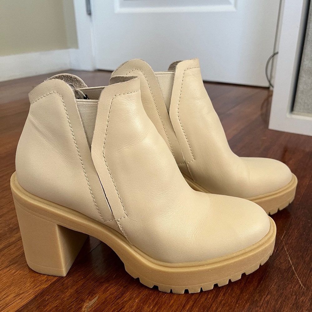 Dolce Via Booties Size 6
